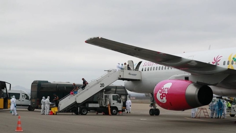 Прибытие самолета в Усть-Каменогорск