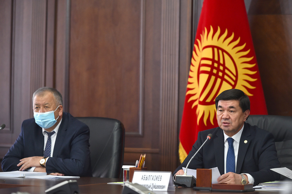 премьер-министр М.Абылгазиев и вице-премьер-министр К.Боронов