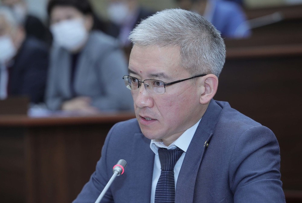 Вице-премьер Э.Асрандиев