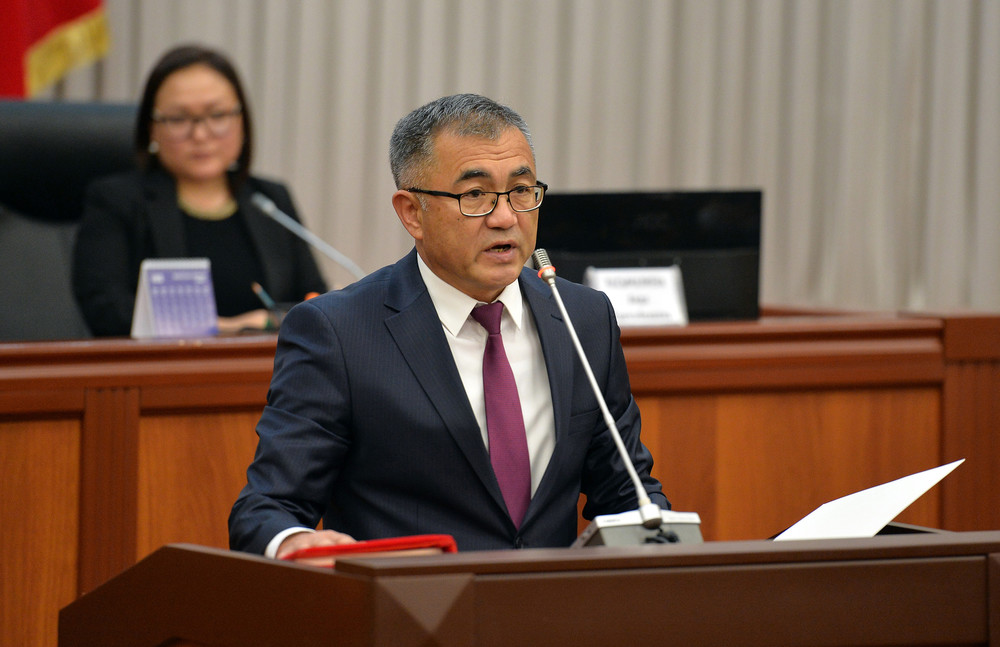 вице-премьер-министр, министр экономики и финансов Улукбек Кармышаков