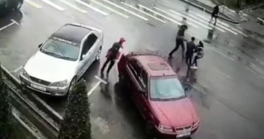 Момент похищения Айзады