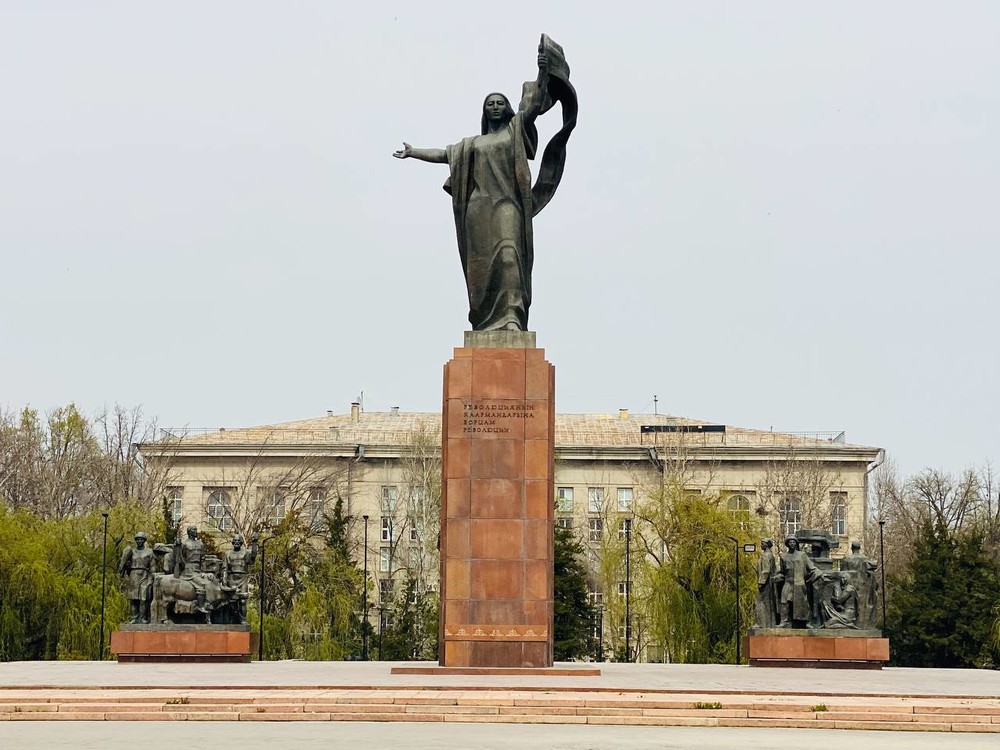 Памятник борцам революции