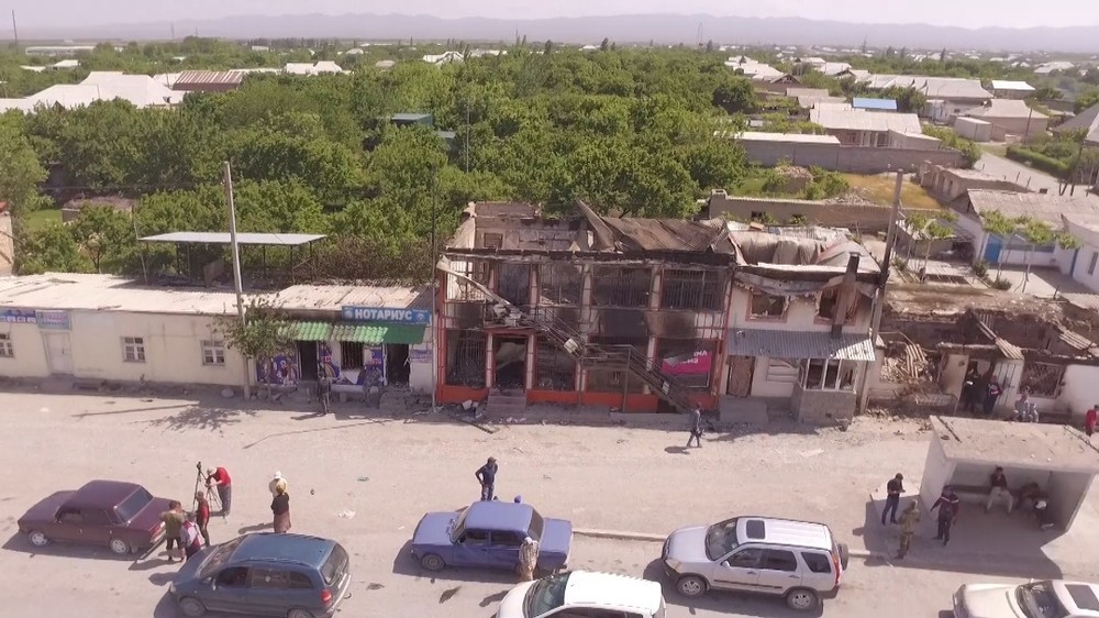 Разрушенные здания после событий 28-29 апреля 2021