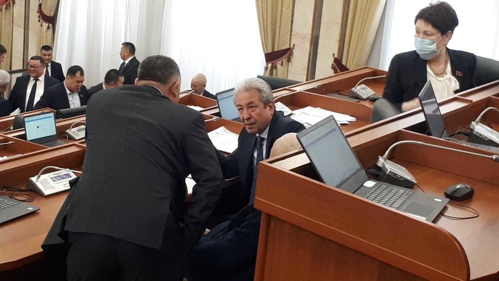 Адахан Мадумаров на заседании Жогорку Кенеша. 10 февраля 2022 г.