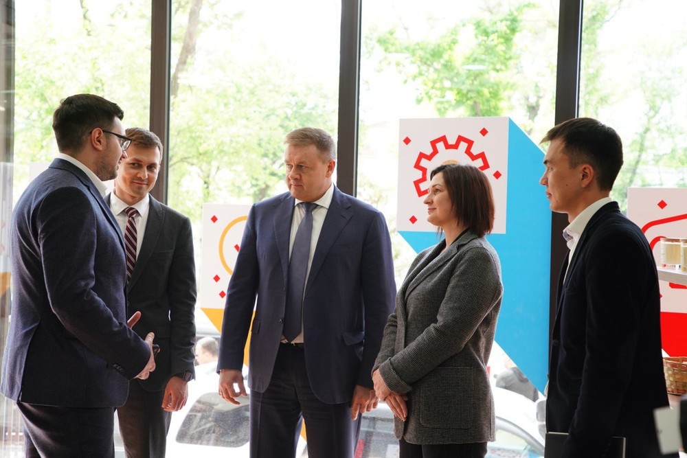 (слева-направо) Артём Никитин, Айнур Саманов, Николай Любимов, Вероника Исаева