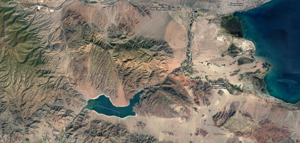 Орто-токойское водохранилище (Google Earth)