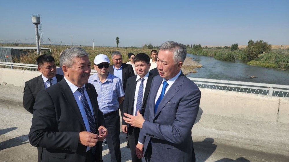 (слева-направо) Адылбек Касымалиев, Серик Жумангарин
