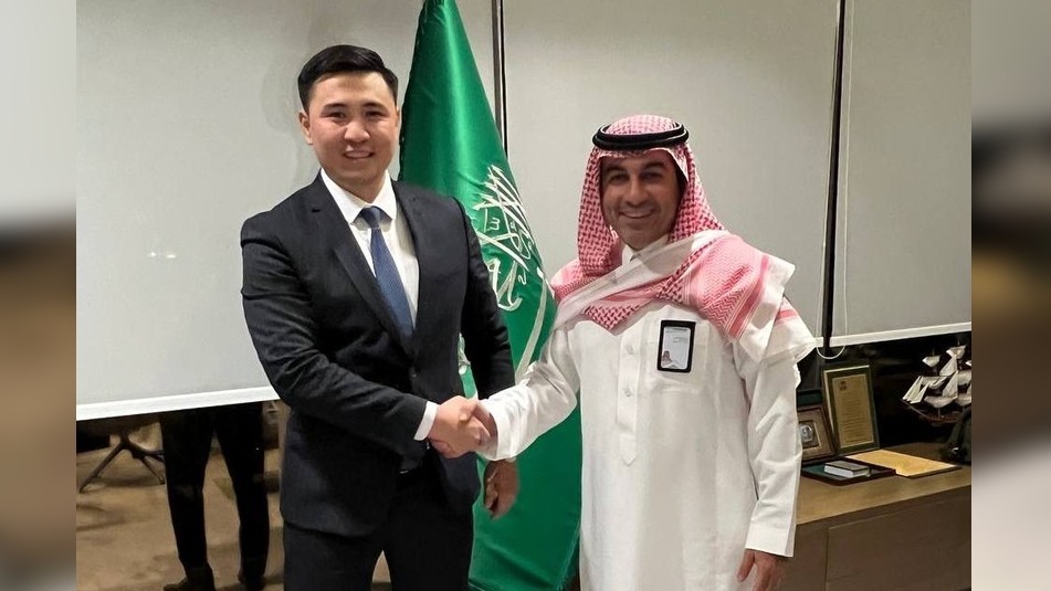 Замдиректора Нацагентства по инвестициям Н.Баясов и замминистра инвестиций Саудовской Аравии Бадр Ибн Ибрахим Аль-Бадр