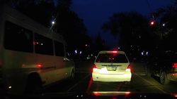 Маршрутка №214 проехала на красный. Видео