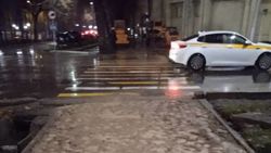 Тротуар на Киевской из-за ремонта весь в грязи. Видео и фото