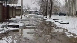 «А обещали набережную сделать». Дорога возле Карагачевой рощи в ужасном состоянии. Видео горожанки