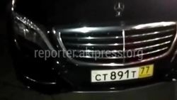 «Мерседес» с российскими номерами заблокировал другие авто. Видео