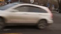 На Южной магистрали водители не пропускают пешеходов на «зебре». Видео