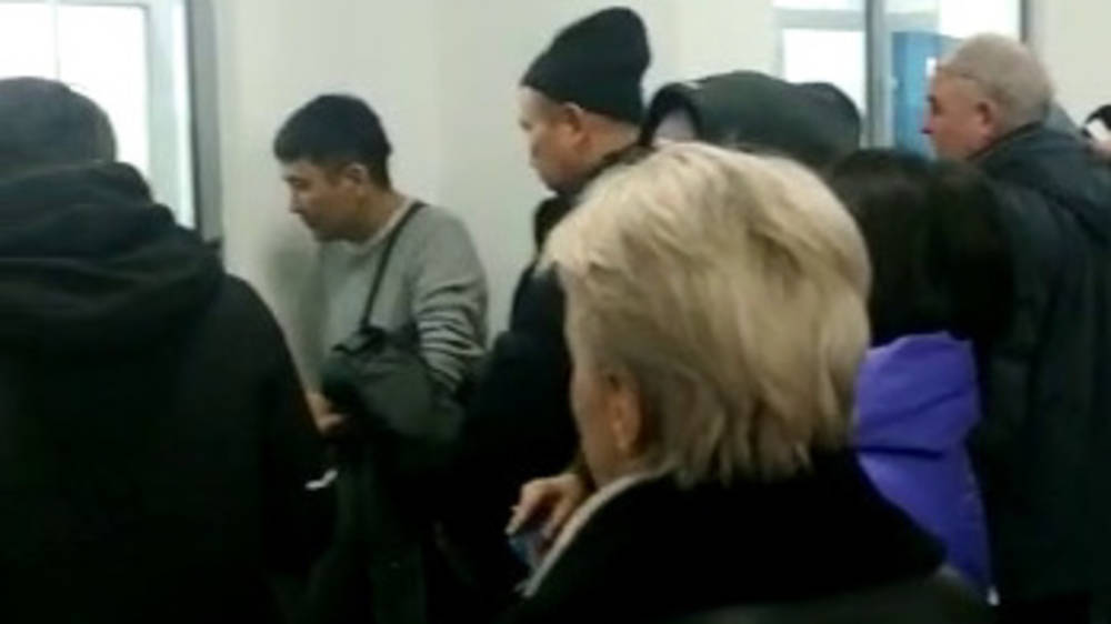 Огромные очереди в банке «Кыргызстан». Видео