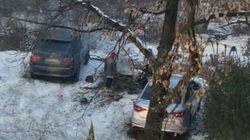 Во дворе дома в 6 мкр вновь варят мясо. Видео