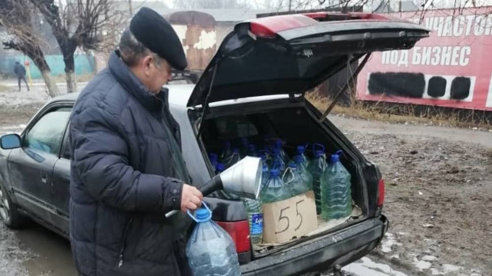 Лебединовский айыл окмоту разогнал стихийных торговцев ГСМ. Видео