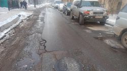 В Востоке-5 раскопали асфальт и не восстановили. Фото горожанина