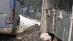 У мусорки на Путепроводной горы золы. Фото горожанина