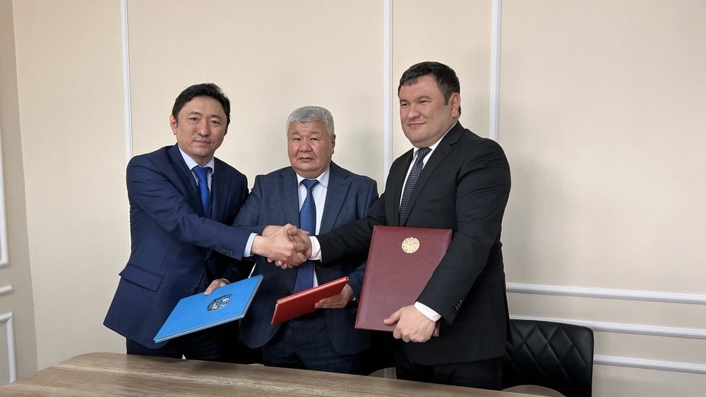 (слева-направо) Болат Акчулаков, Таалайбек Ибраев, Журабек Мирзамахмудов