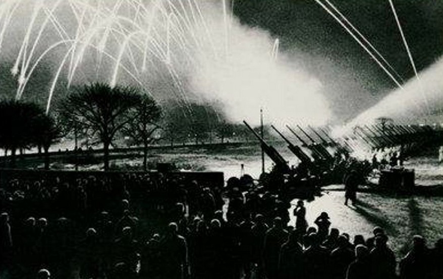 Открытка «Ленинград. Салют 27 января 1944 года в честь полного освобождения Ленинграда от вражеской блокады»