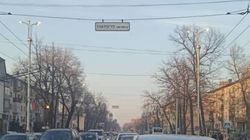 На Манаса-Токтогула третий день подряд днем горят фонари. Видео горожанина