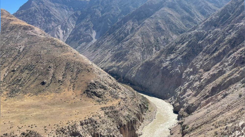 Река Нарын вблизи Камбар-Атинской ГЭС