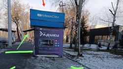 Горожанин просит убрать киоск с тротуара. Фото