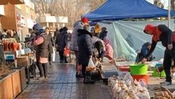 Житель столицы интересуется, когда в 12 мкр запретят стихийную торговлю