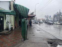 Законно ли в районе Киркомстрома кафе заняли тротуар? - горожанин