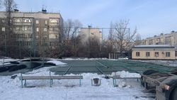 Зачем разбирают футбольное поле в Асанбае? Фото горожанина