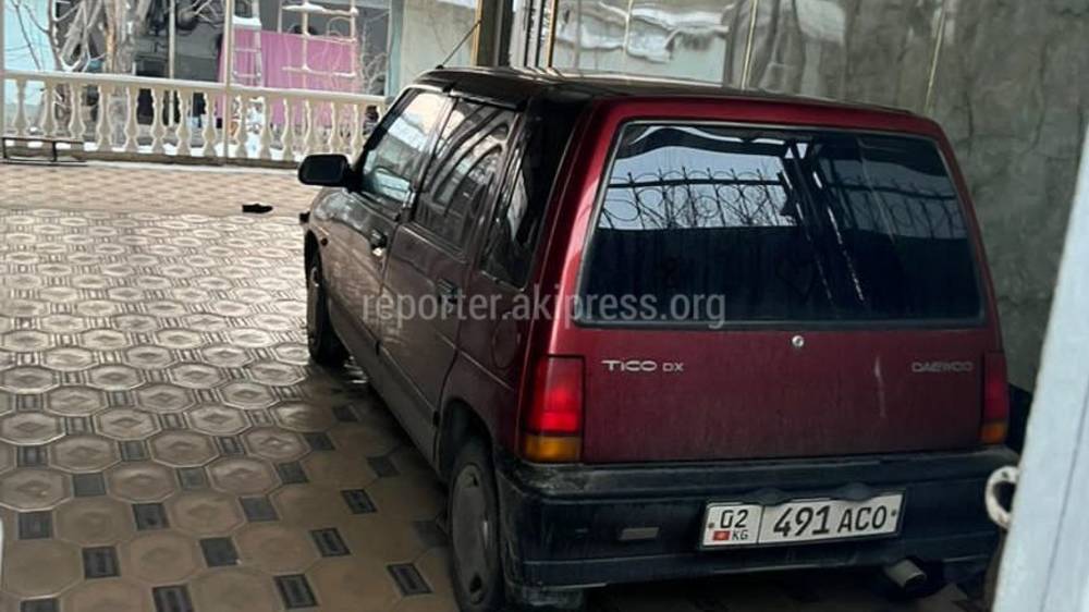 В Оше патрульные оштрафовали мужчину, который посадил за руль ребенка