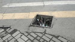 На проспекте Чуй нет решетки ливнеприемника. Фото