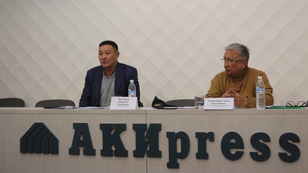 (слева-направо) Кенжебек Жумабаев и Азат Бейшенбиев