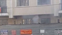 На стройке на Боконбаева жгут мусор. Видео горожанина