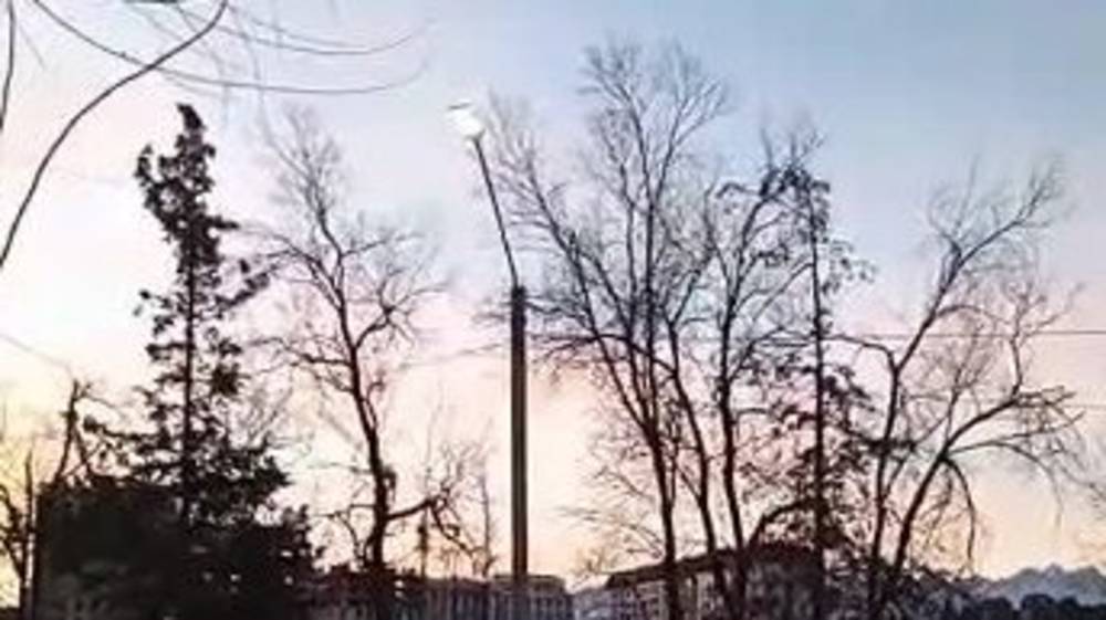 На Советской еще не отключили освещение. Видео горожанина