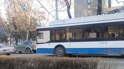 Почему все еще не отремонтировали стекло троллейбуса? - горожанин