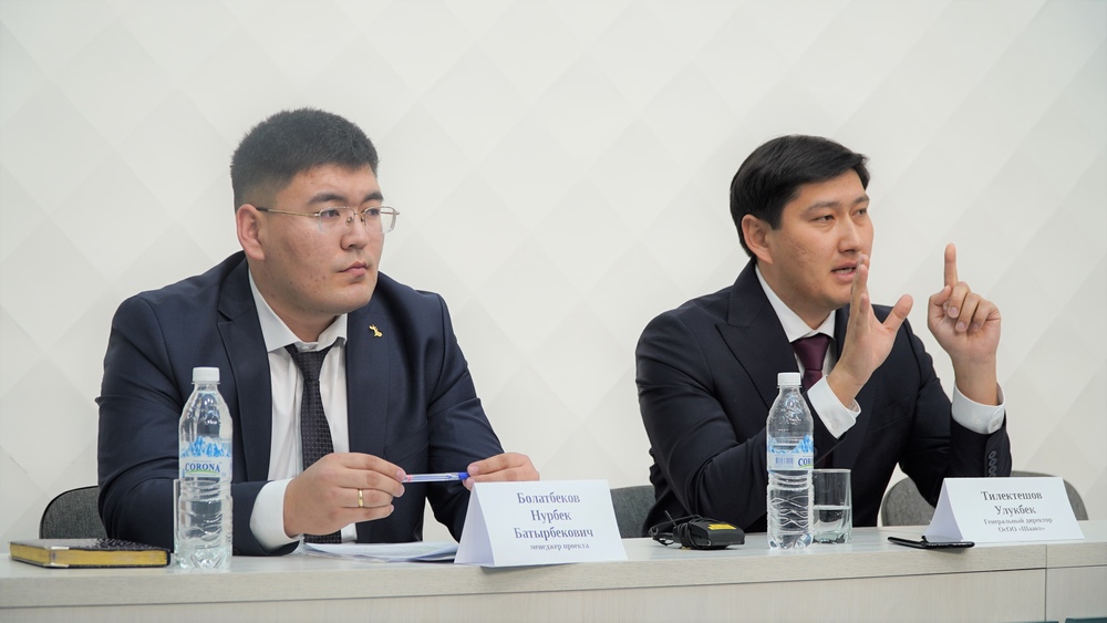 (справа-налево) Нурбек Болатбеков и Улукбек Тилектешов