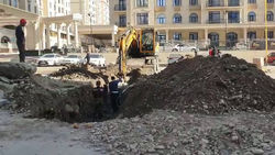 Законно ли на Токомбаева стройкомпания раскопала дорогу? Видео горожанина