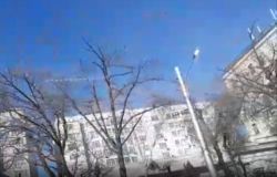 На Советской днем горят фонари