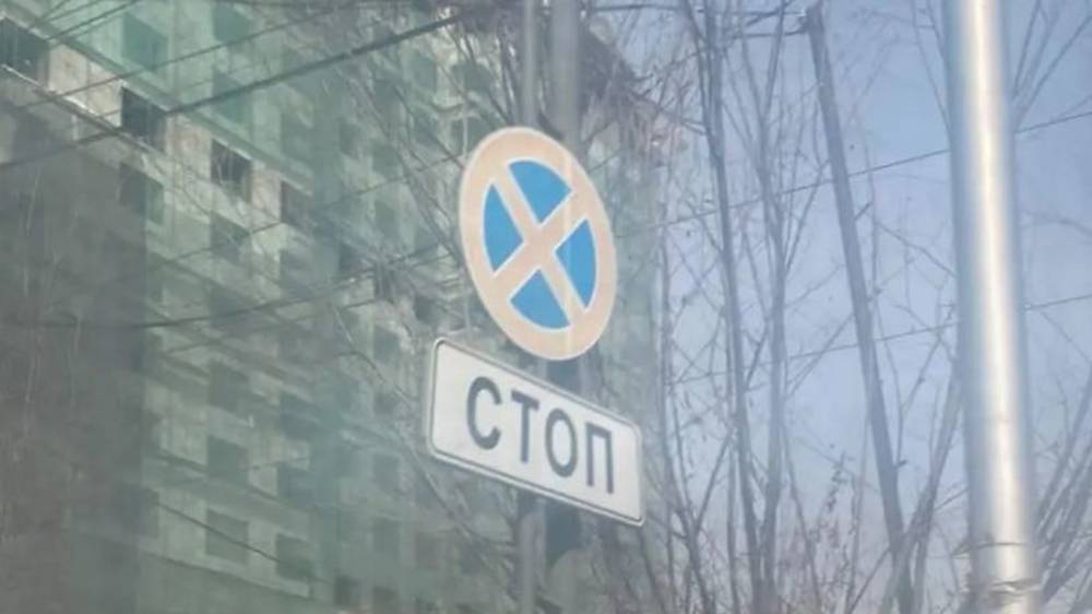 В Оше «Матиз» припарковали прямо под запрещающим знаком. Фото