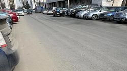 Горожанин жалуется на пыль в центре и просит помыть дороги. Фото