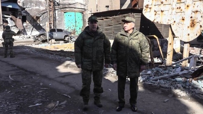 Сергей Шойгу справа