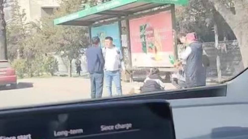 «Гольф» сбил девушку. Видео горожанина
