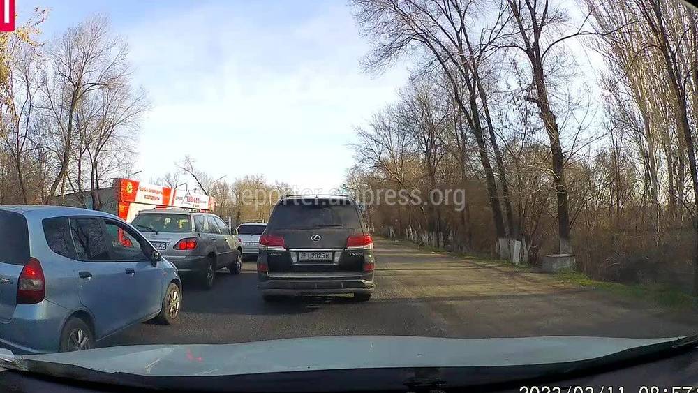 Водитель за рулем Lexus LX570 не подчинился «гаишникам». За ним началась погоня