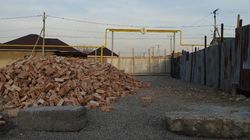 В Кара Жыгаче начали строить дом на дороге. Фото жителя