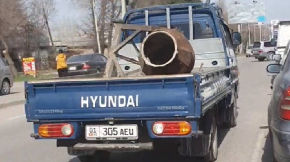 На Бакаева машины постоянно выезжают на встречку. Видео