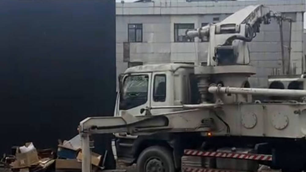 На стройке ТЦ «Караван-2» возобновлены работы. Видео горожанки