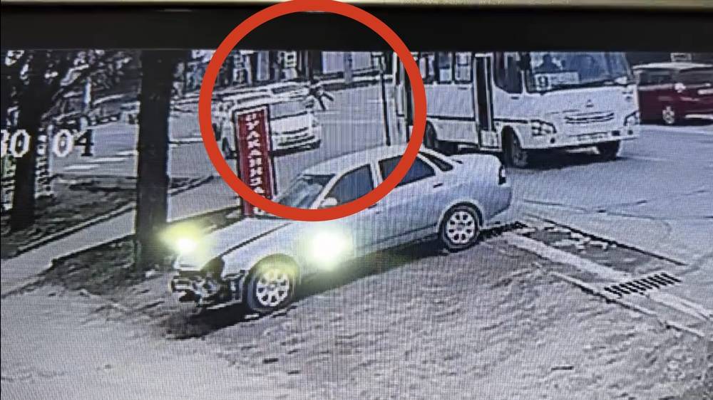 Водитель сбил пешехода и скрылся. Видео
