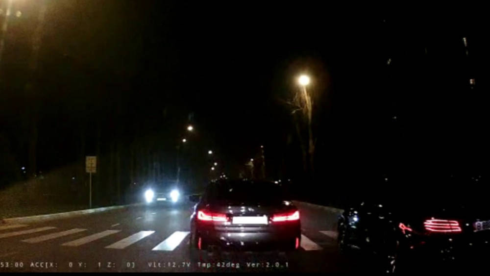 BMW M5 стукнул другое авто и скрылся с места ДТП. Видео