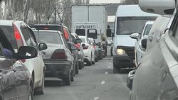 Ежедневные пробки на Фучика из-за ремонтных работ. Фото